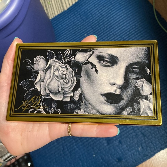 Kat Von D 10 Year Anniversary Eyeshadow Palette - Picture 7 of 8